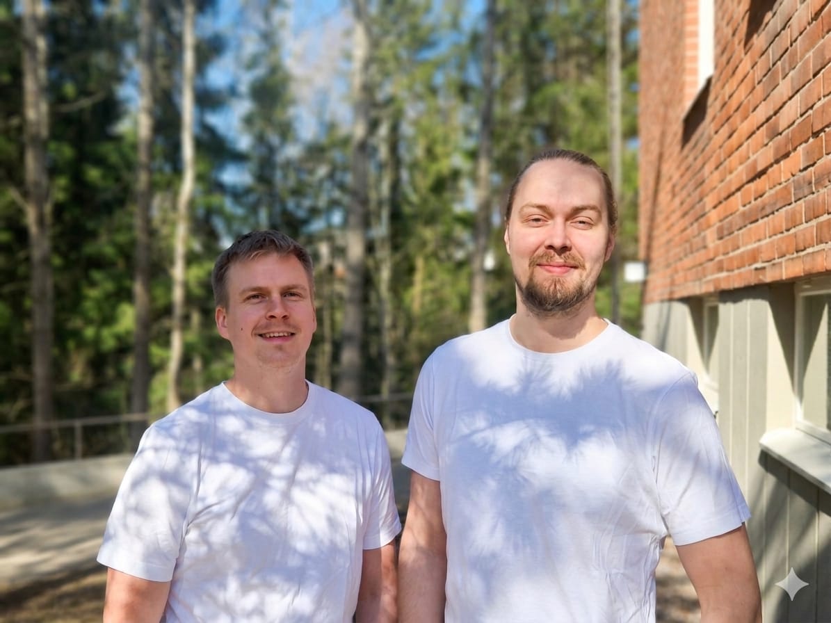 Reilu Kotihoidon perustajat Santeri (sairaanhoitaja) ja Riku (lähihoitaja)